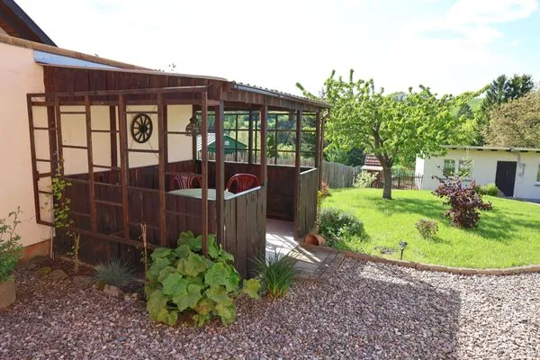 Sitzecke im Garten samt Grill  Ferienwohnung Altensteinblick