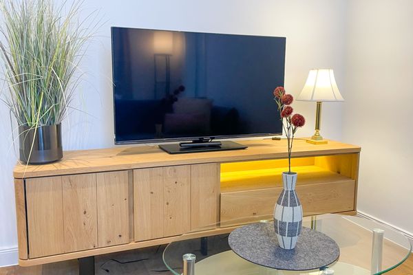  Haus Derk Juist - Wohnung 12 Borkum - Sideboard mit TV
