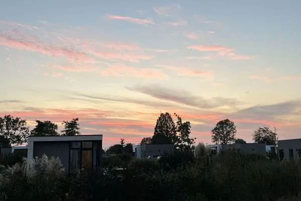  Marina Strandbad Chalet Wasserwelt mit Zaun Haus Nr. 32