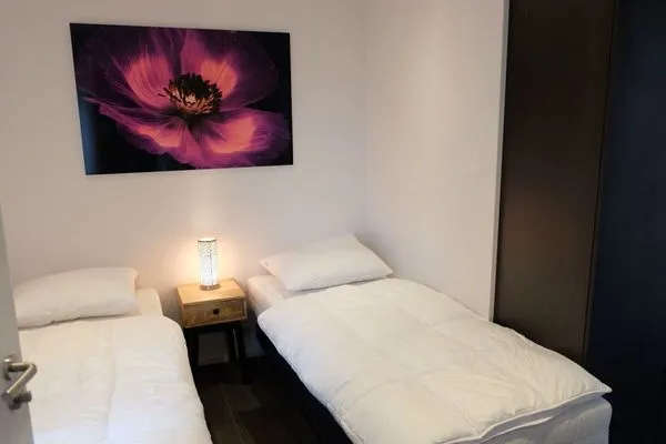  Marina Strandbad Chalet Wasserwelt mit Zaun Haus Nr. 32