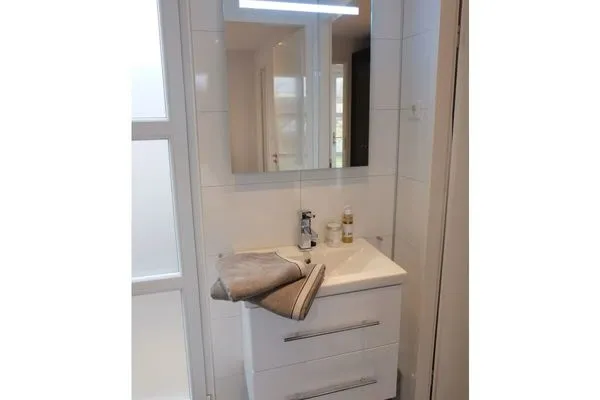  Marina Strandbad Chalet Wasserwelt mit Zaun Haus Nr. 32