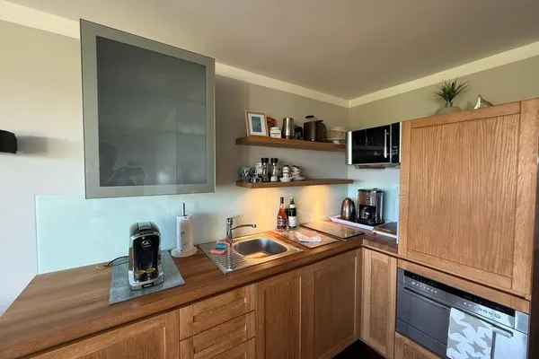 Küche offen zum Wohnbereich Ferienwohnung Brandenburgerstr. 11 - Dühne16 mit kleinem Meerblick