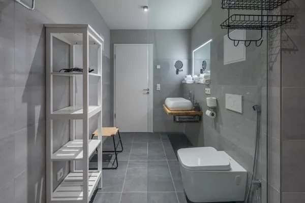 Ferienwohnung Heimathafen Klink - modernes Badezimmer mit offener Dusche  Heimathafen