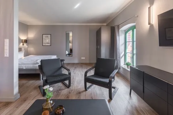 Ferienwohnung Heimathafen Klink - Wohnzimmer mit Couch und Sessel  Heimathafen