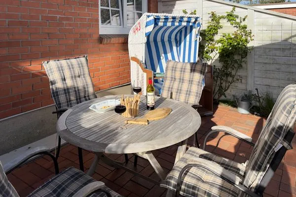 Terrasse Haus Pesel Ferienwohnung *Reetblick*