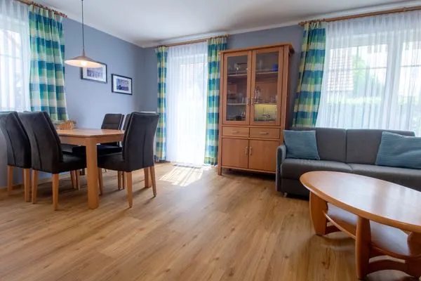 Wohnbereich mit Essecke Hoppenberg 7 EG links