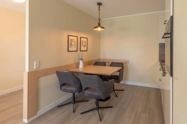 Ferienwohnung Godewind Aparthotel Zingst - heller Essbereich in der offnene Küche  Godewind