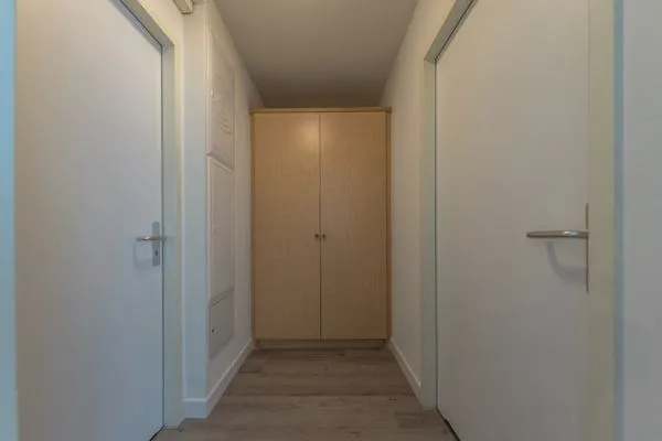 Ferienwohnung Godewind Aparthotel Zingst - Blick in den Flur mit großem Kleiderschrank  Godewind