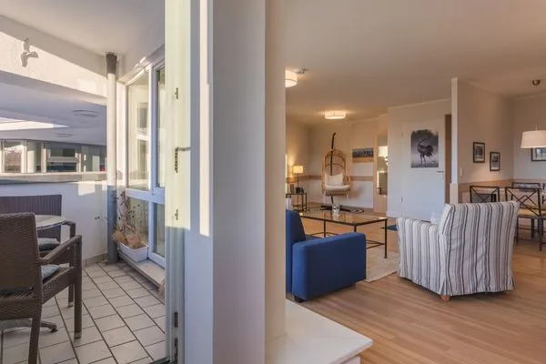 Ferienwohnung Kranichtanz Aparthotel Zingst - direkter Zugang zum Balkon vom Wohnzimmer  Kranichtanz