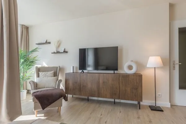 Ferienwohnung Küstenglück Aparthotel Zingst - Tv und Sessel im Wohnbereich  Küstenglück