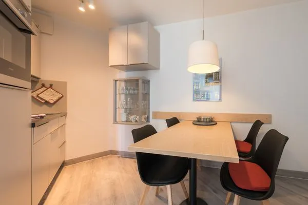 Ferienwohnung Ostseesonne Esstisch im offenen Wohnbereich  Ostseesonne