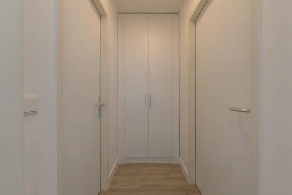 Ferienwohnung Kleine Freiheit Blick auf den Flur mit großem Kleiderschrank  Kleine Freiheit