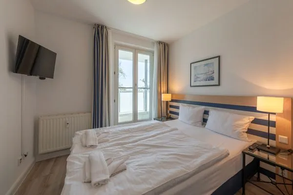 Ferienwohnung Sturmmöwe Blick ins Schlafzimmer mit Doppelbett  Sturmmöwe