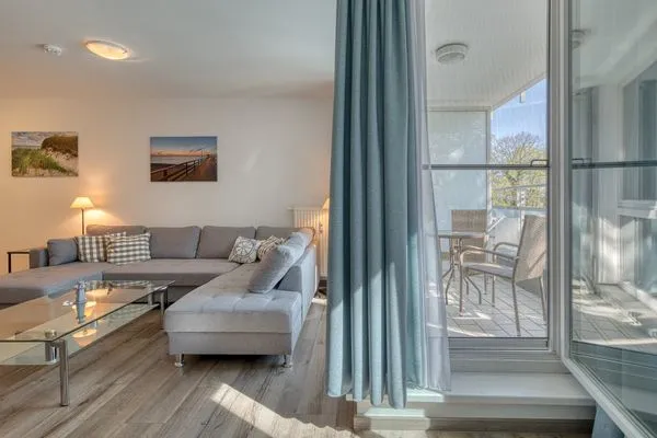 Ferienwohnung Leuchtturm Wohnbereich mit direktem Zugang zum Balkon  Leuchtturm