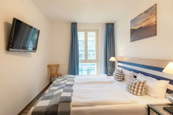 Ferienwohnung Leuchtturm Blick ins Schlafzimmer mit Doppelbett  Leuchtturm