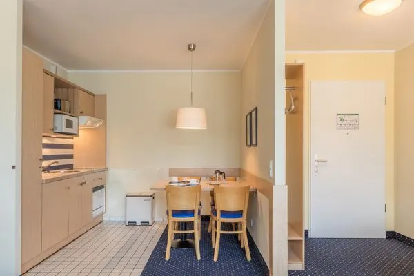 Ferienwohnung An de See Küchenzeile mit Esstisch  An de See