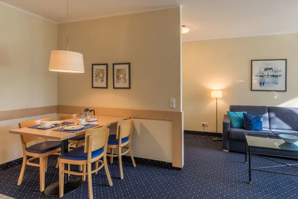 Ferienwohnung An de See Esstisch im offenen Wohbereich  An de See