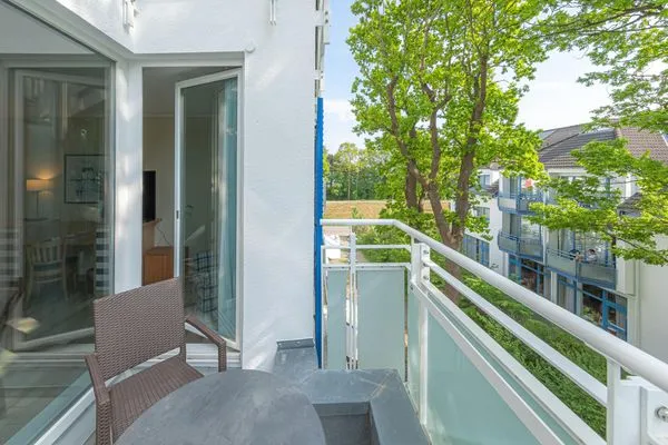 Ferienwohnung Ostseeanker in Zingst Balkon mit Sitzmöbeln  Ostseeanker