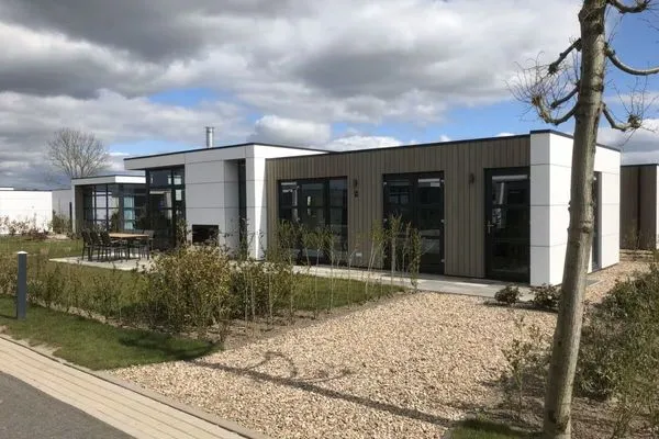  Marina Strandbad Chalet IJssel Lodge mit Zaun Haus Nr. 34