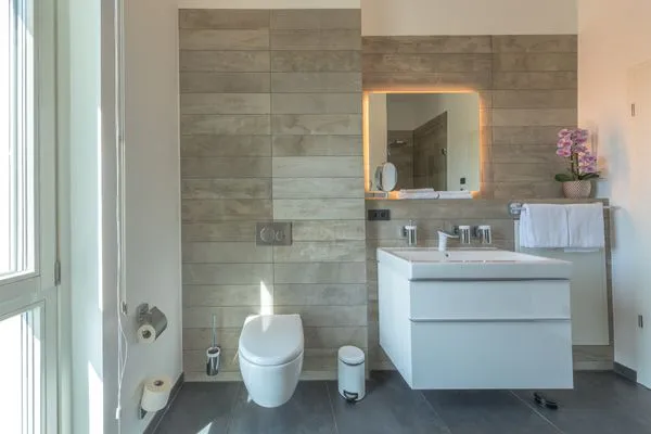 Ferienwohnung Sonnengott in Wustrow - Blick in das Badezimmer  Sonnengott