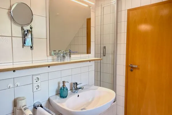 Ferienhaus Dani Ferienapartment Panoramablick Nonnenhorn - Badezimmer