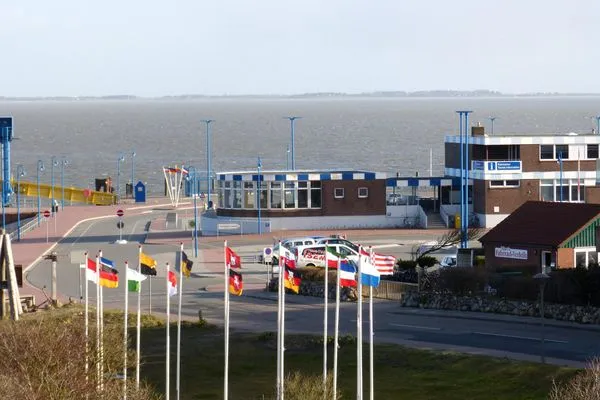 Blick zum Fährhafen aus der Ferienwohnung Therese 8 in Wittdün auf Amrum Haus *Therese* Ferienwohnung *Therese 8*