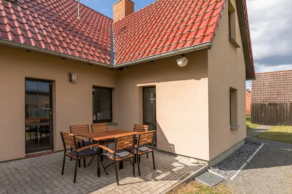 Ferienhaus Wiesenquartier Penkow Terassenbereich mit Sitzecke  WiesenQuartier