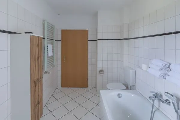 Ferienhaus Wiesenquartier Penkow Badezimmer im Erdgeschoss  WiesenQuartier