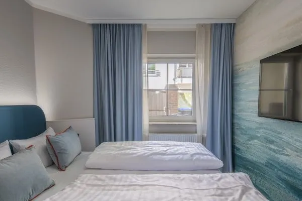 Ferienwohnung Hafendomicil Citymarina Waren (Müritz) -  Schlafzimmer mit TV  Hafendomicil Citymarina