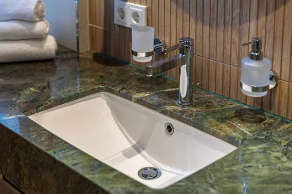 Ferienwohnung Hafendomicil Citymarina Waren (Müritz) - Badezimmer Waschtisch  Hafendomicil Citymarina