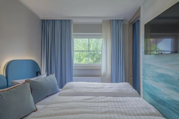 Ferienwohnung Hafendomicil MareMüritz Waren -  Schlafzimmer mit TV  Hafendomicil MareMüritz