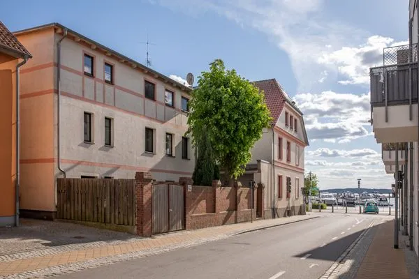 Ferienwohnung Hafendomicil Kleines Meer Waren (Müritz) - Straßenansicht  Hafendomicil Kleines Meer