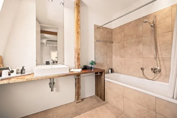  Ferienwohnung Insel-Loft Lindau Insel - Badezimmer 1 mit Badewanne