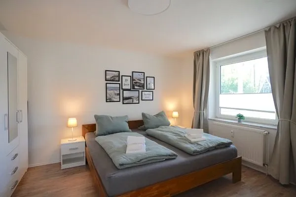 Schlafzimmer  Moderne Ferienwohnung N°9 Stexwig mit Panorama Schleiblick