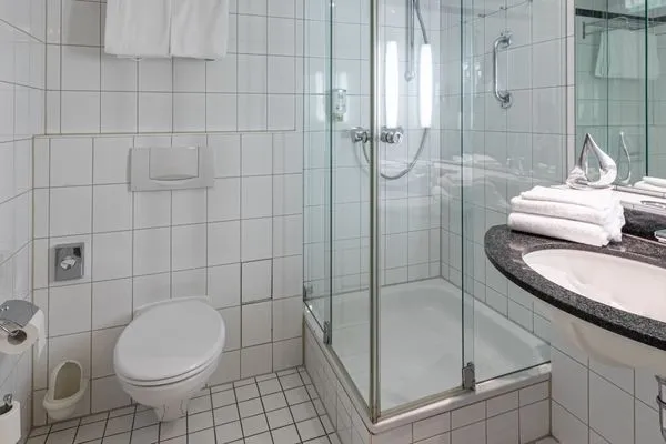 Ferienwohnung Grasnelke in Zingst Badezimmer mit Glasdusche  Grasnelke