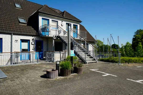 Fassade / Eingang  Moderne Ferienwohnung N°9 Stexwig mit Panorama Schleiblick