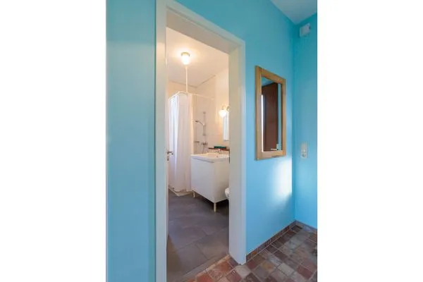 Flur mit Blick ins Badezimmer  Wuschels Hütt