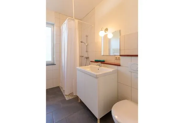 Badezimmer mit Dusche  Wuschels Hütt