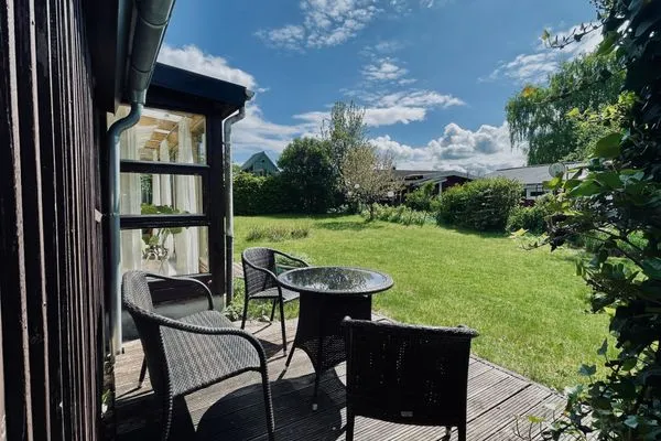 Ein großer, ruhiger Garten mit viel Platz für Erholung  VITA Sonnholm