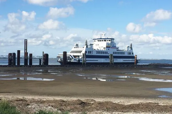 Blick auf den Fähranleger Huus Heverknob Ferienwohnung *Strandlöper*