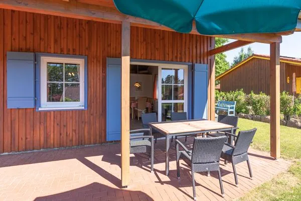 Ferienhaus Himmelblau in Jabel Blick auf die Terasse  Himmelblau