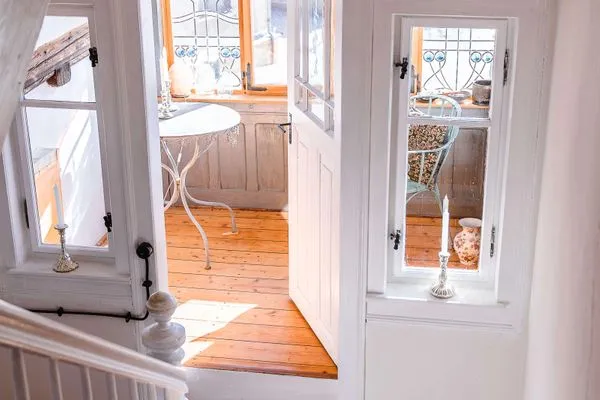 Blick in den gemütlichen Erker beim Aufgang zur Ferienwohnung  Ferienwohnung Landhaus Fröbel