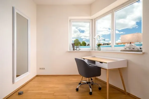 Ferienhaus Seaside House Arbeitsplatz in einem der Schlafzimmer  Seaside House