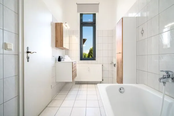 Ferienwohnung InselLiebe in Malchow - Badezimmer mit Badewanne  InselLiebe