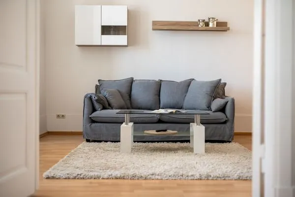 Ferienwohnung Strandgut Malchow - Wohnzimmer mit Couch  Strandgut