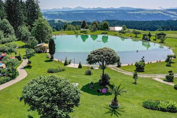 Ferienhaus Allgäutraum Ferienapartment Allgäuträumchen Seenahes Allgäu - Alpenfreibad-Scheidegg-Luftaufnahme_David-Knipping