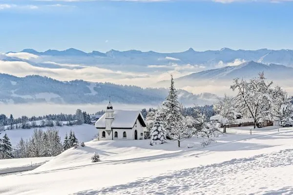 Ferienhaus Allgäutraum Ferienwohnung Allgäutraum Seenahes Allgäu - Scheidegg-Winter-Hubertuskapelle_Thomas-Gretler