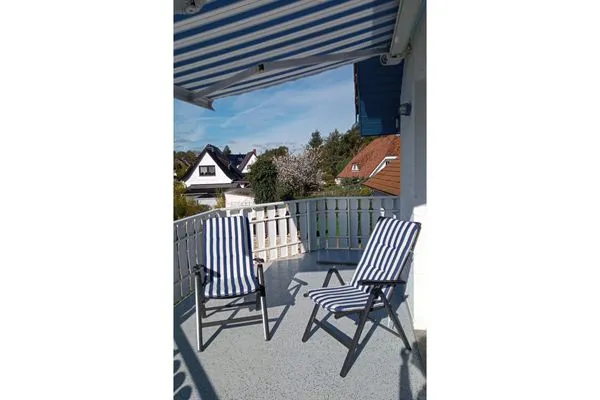 Balkon mit Bestuhlung und Markise  Wohnung Giesen