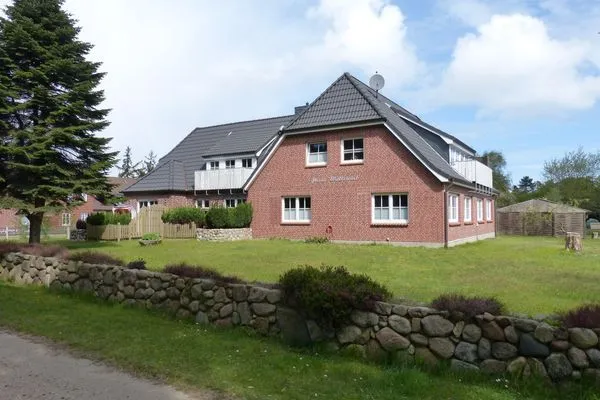 Haus Waltraud in Norddorf auf Amrum Haus Waltraud Ferienwohnung „Spelkasje"