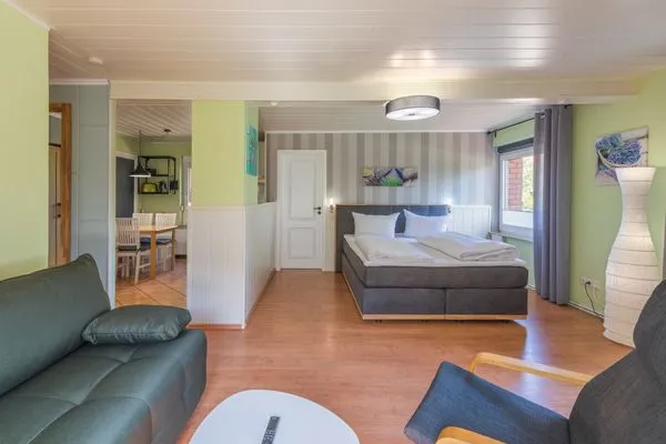 Ferienwohnung Marienkäfer Waren (Müritz) - offen gestalteter Wohn-und Schlafbereich  Marienkäfer